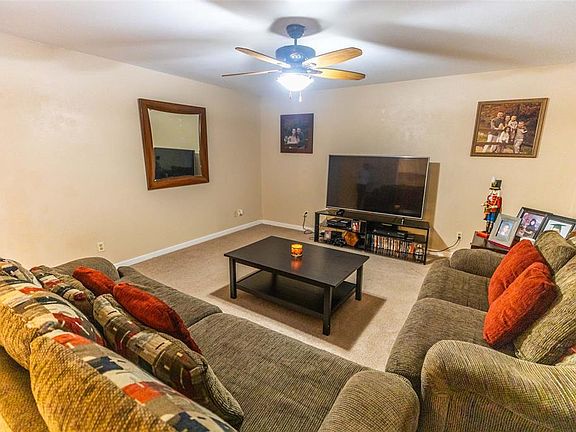 5th image of 614 Country Ln