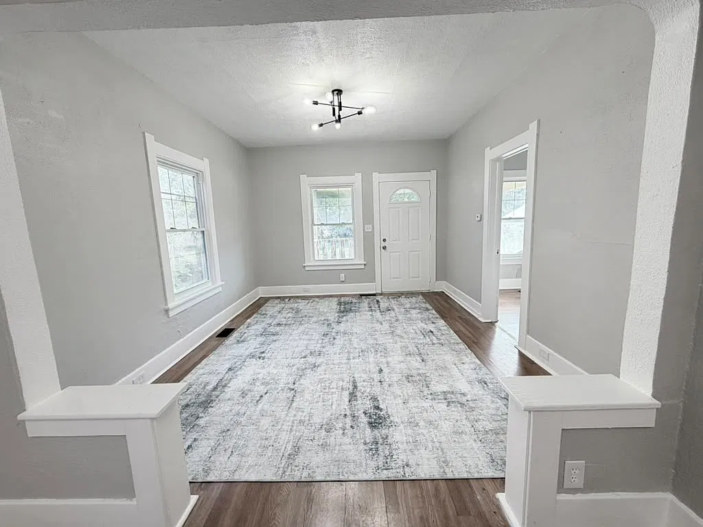 2 bed, 836 sqft, $925 — Photo 2
