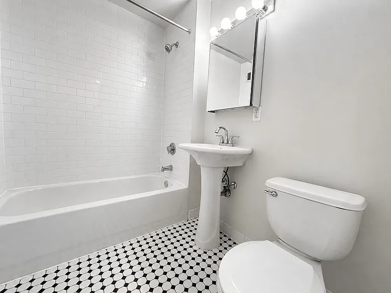 235 W 103rd St #21 — Photo 6