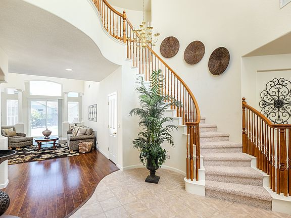3rd image of 2820 W Pintail Way