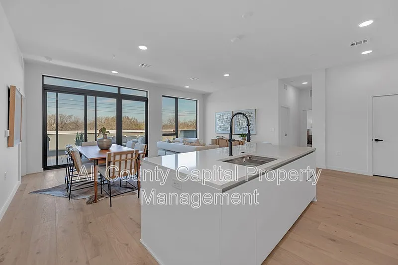 3 bed, 3.0 bath, 1619 sqft, $7,000 — Photo 3