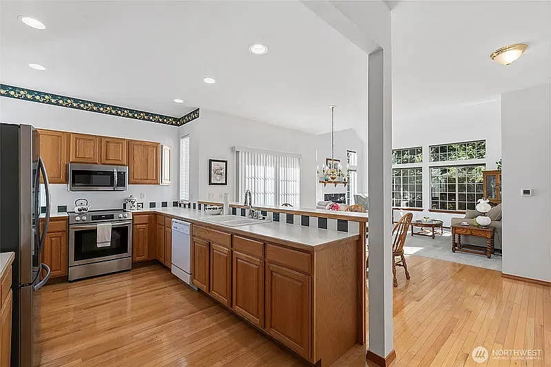 3 bed, 2200 sqft, $2,550 — Photo 4