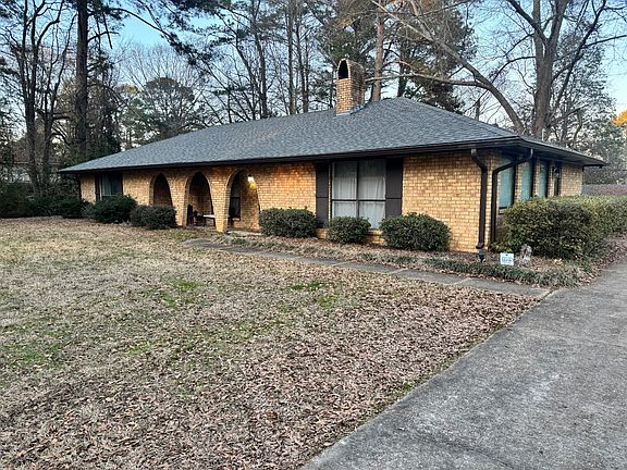 3rd image of 220 Hillcrest Dr