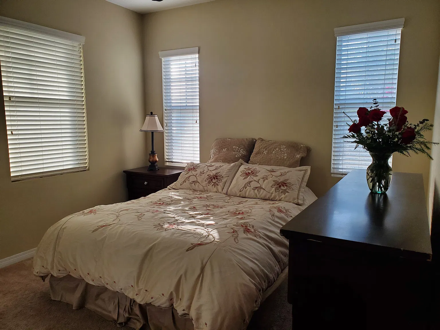 5 bed, 3850 sqft, $1,200 — Photo 4