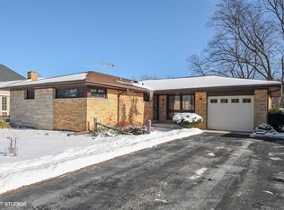 412 E Huntington Ln, Elmhurst, IL 60126