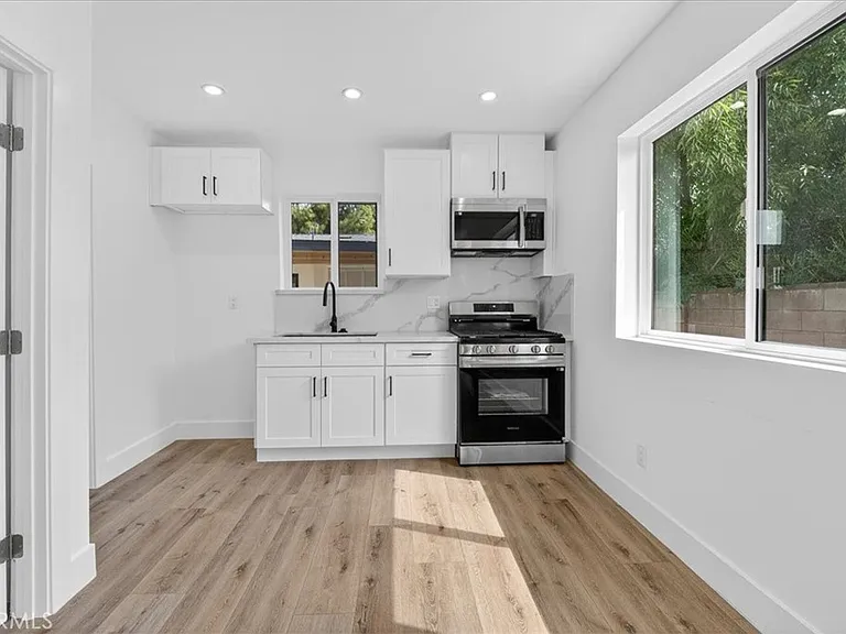 7053 Fallbrook Ave — Photo 5