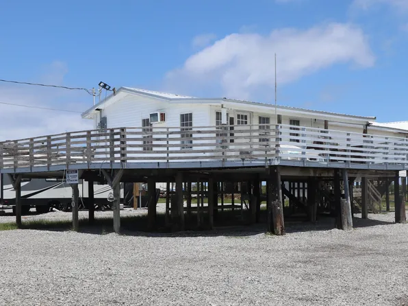 180 Rosethorn Ln, Grand Isle, LA 70358