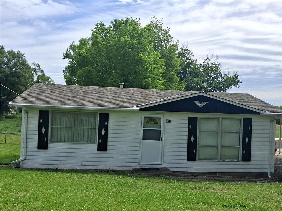 1st image of 819 N 61st St