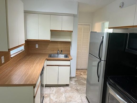 4th image of 1831 Middle River Dr #17
