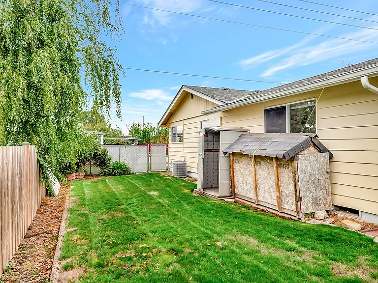 Savage / Ellis Duplex — Photo 38
