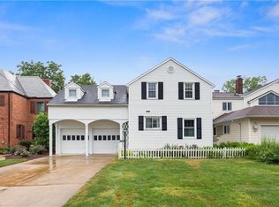 21151 Edgecliff Dr, Euclid, OH 44123