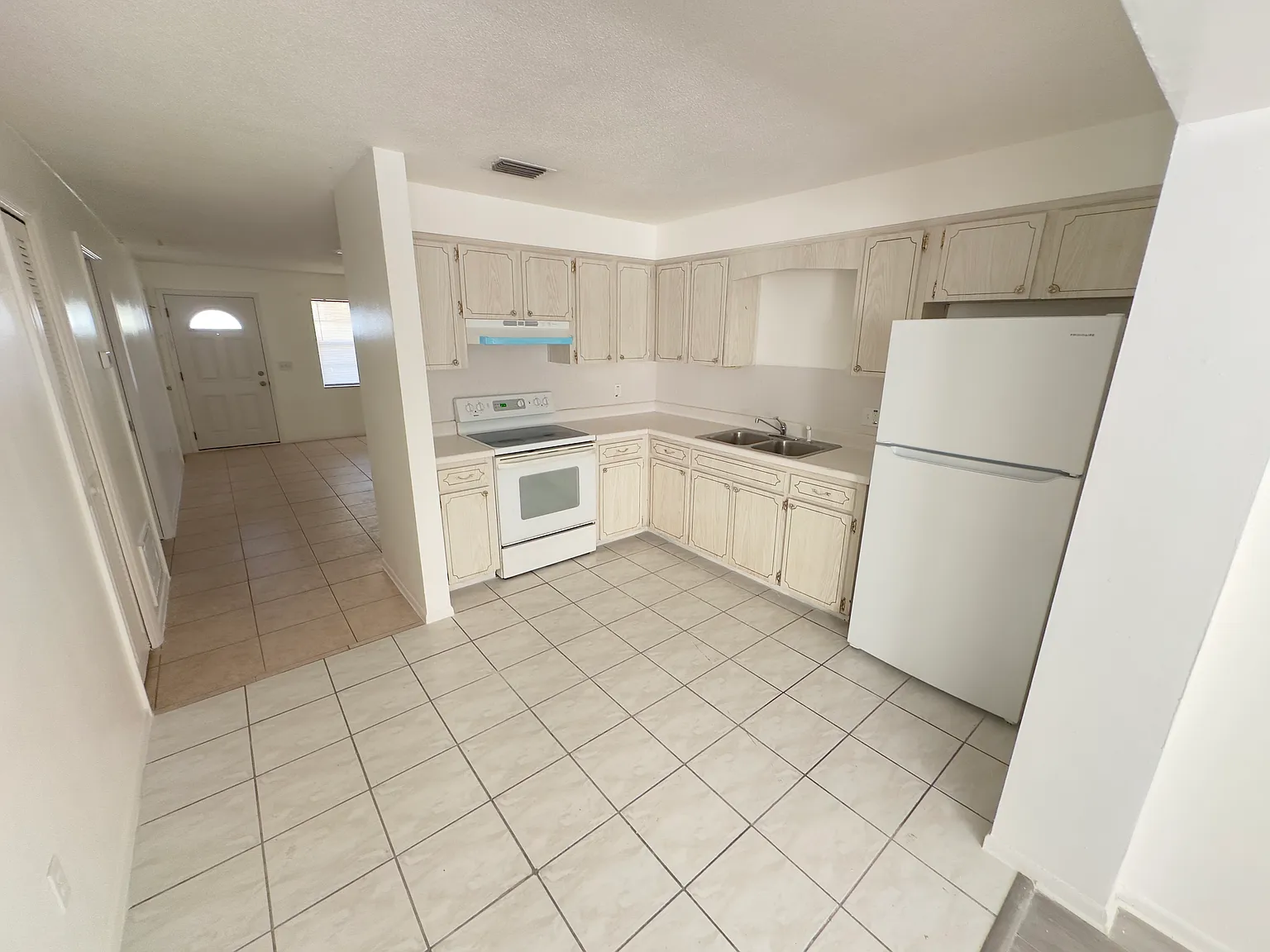 3088 Englewood Dr — Photo 3