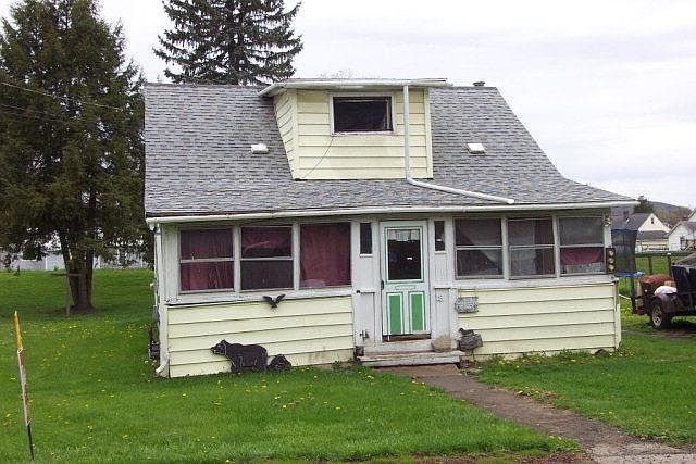 2nd image of 18 Valley Ave