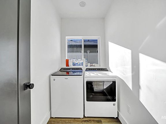 4th image of 1756 Gage Ave