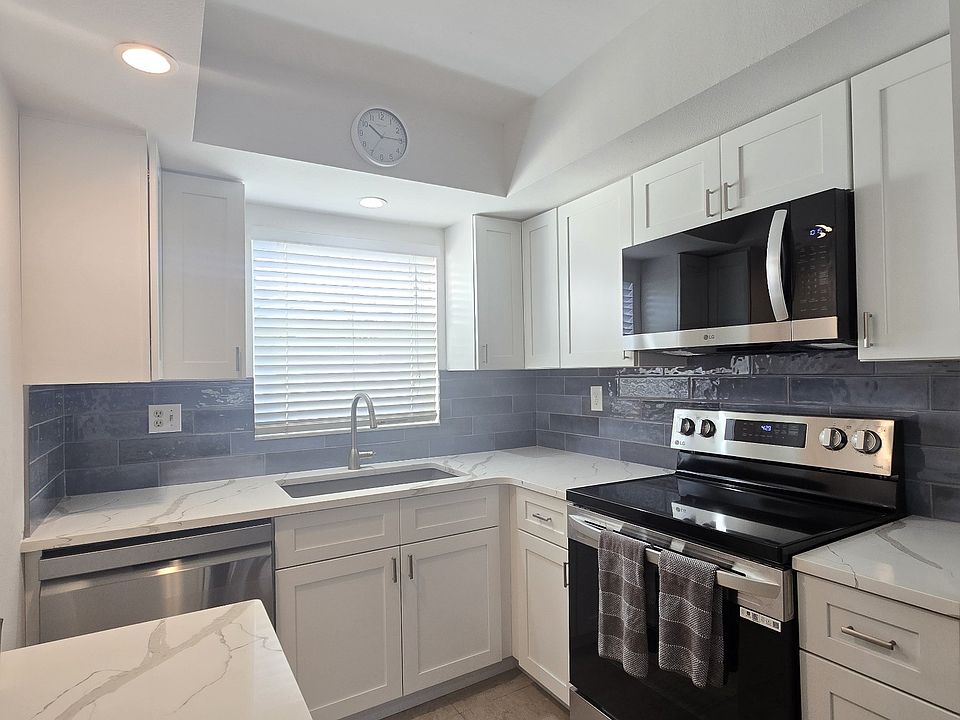 Quartz counter kitchen
