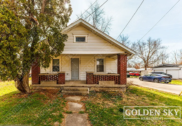 2440 S Hoyt Ave — Photo 1
