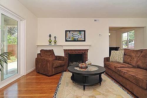 2nd image of 952 E Grant Pl