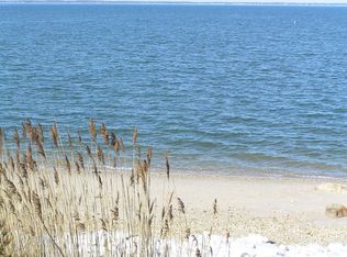 2 Ruth Pl, Hampton Bays, NY 11946