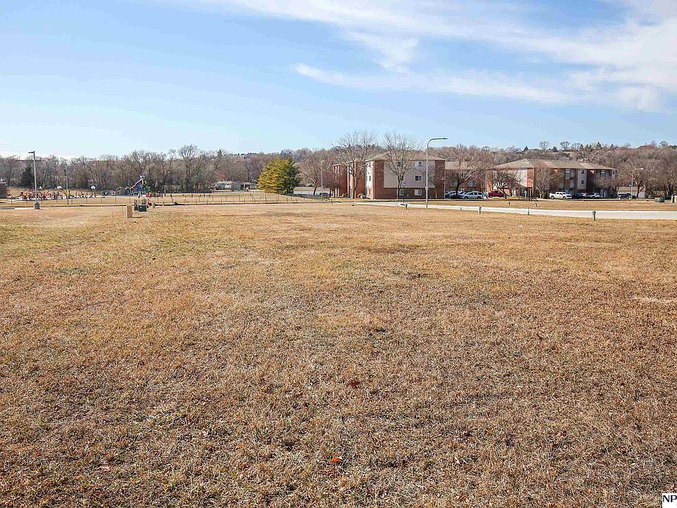 2nd image of 2328 Landing Ln