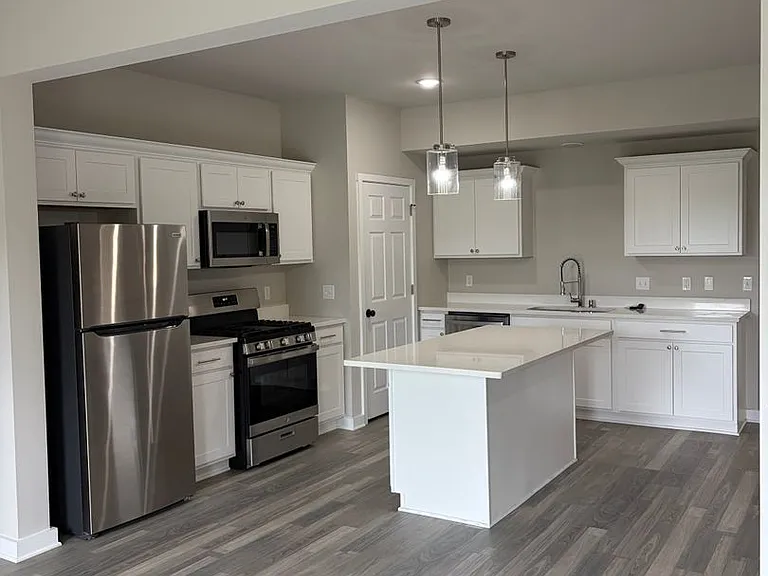 1356 S Main St — Photo 7