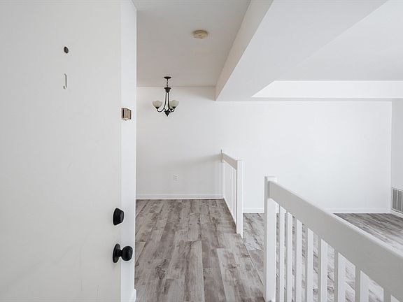 3rd image of 202 Tall Oaks Dr Unit J