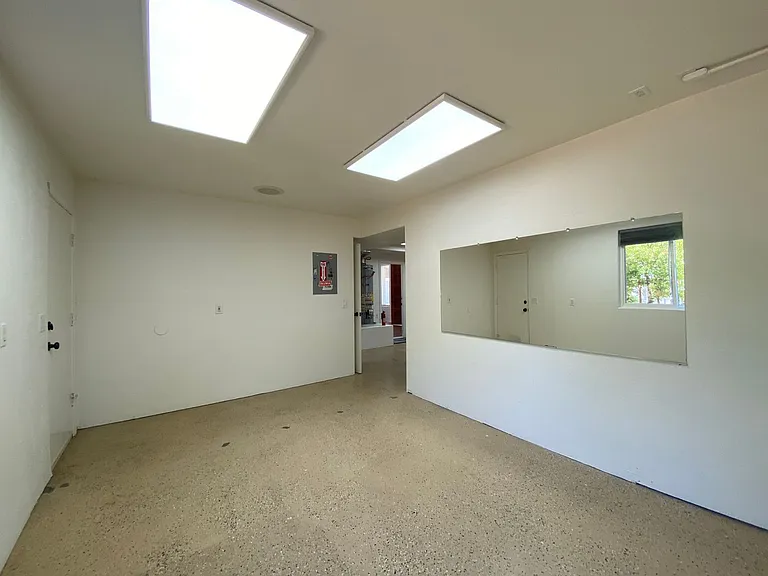 3010 N Broadway — Photo 25