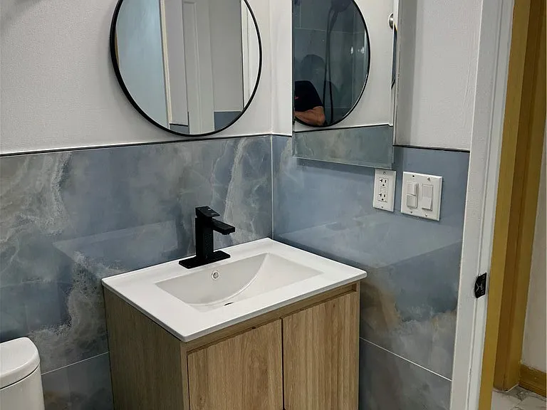 310 Alexander St — Photo 14
