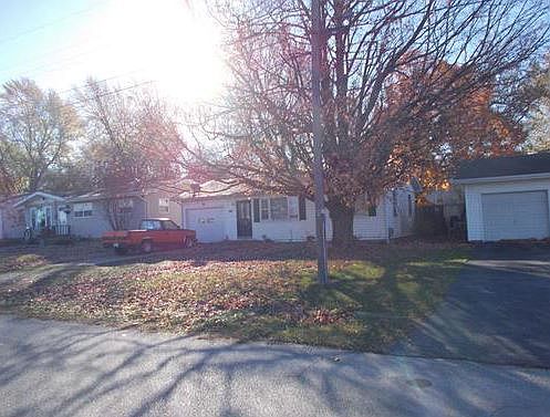 2nd image of 1010 E Evergreen St