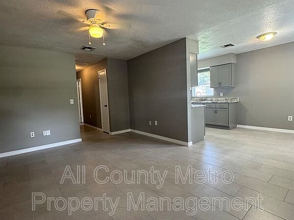 3rd image of 415 Apopka Hills Cir