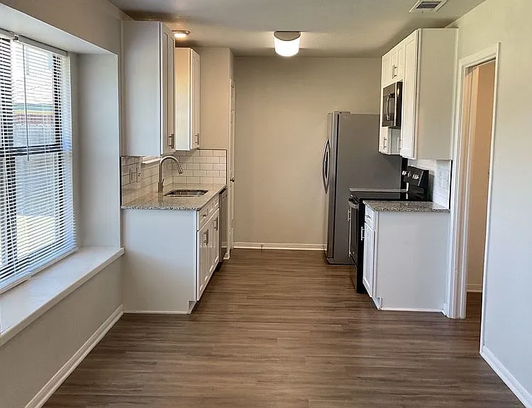 4208 Shagbark Dr — Photo 2