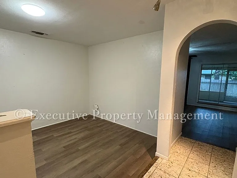 410 Jeffrey Ln — Photo 10