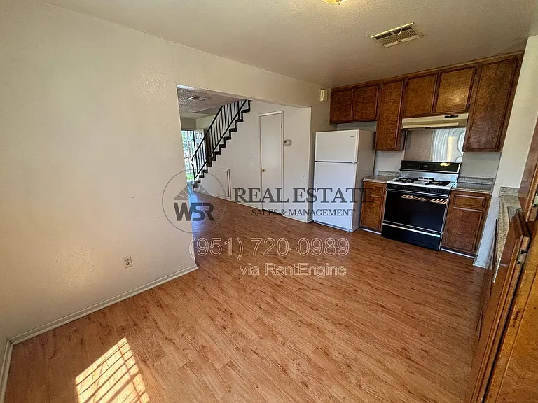 1966 W Linden St — Photo 10