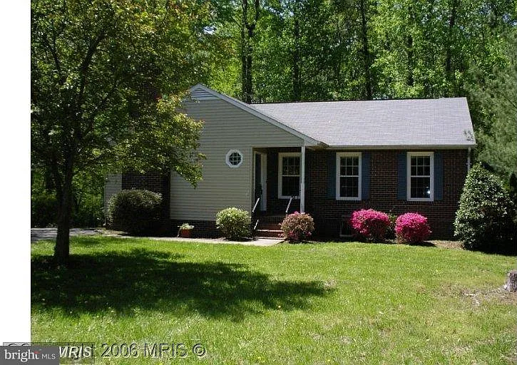 231 Vine Pl — Photo 2