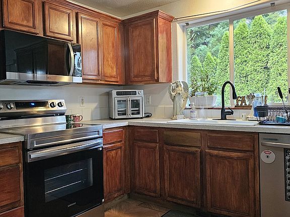 3rd image of 5213 NE 25th Pl