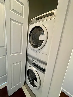 Rented by Max Apt LLC | media 13