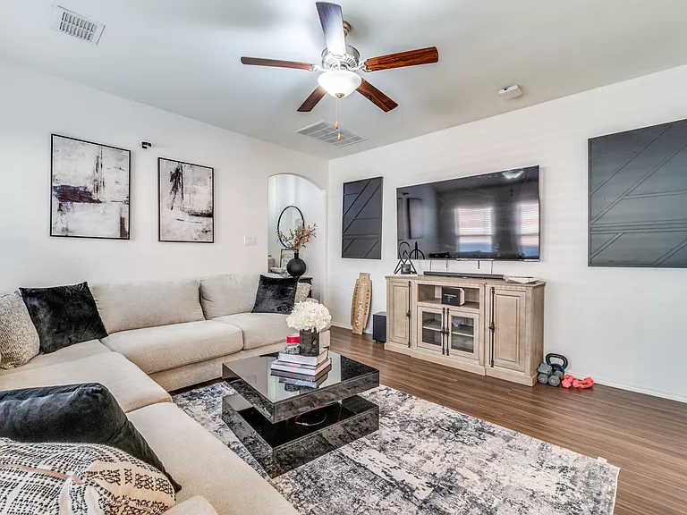 2445 Larimar Dr — Photo 7
