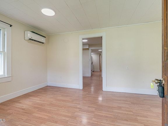 2nd image of 429 Tollett St