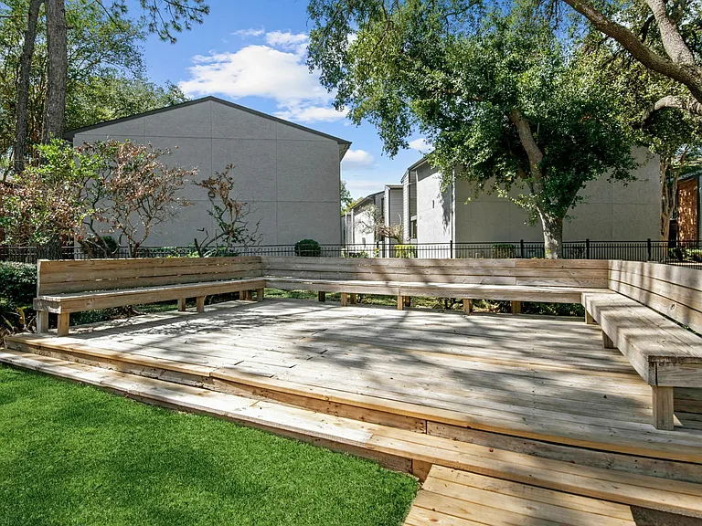 Driscoll Place | Houston, TX | Spacious Community Pool Deck