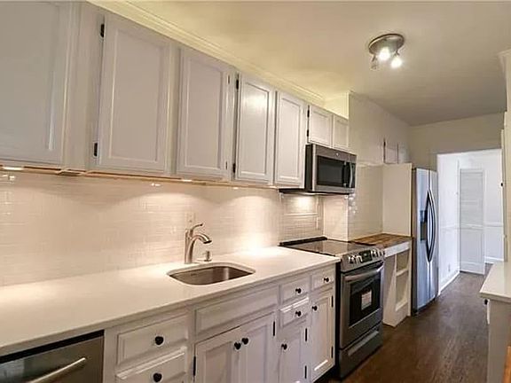 3rd image of 5113 Wyandotte St APT 2N