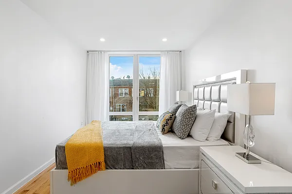 Sold by E Realty International Corp | media 12