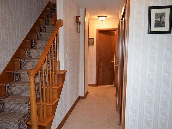 2nd image of 6778 Bowerman St E