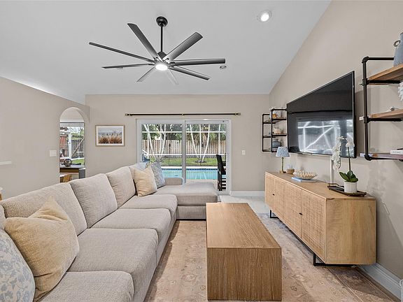 5th image of 7163 NW 45th Avenue