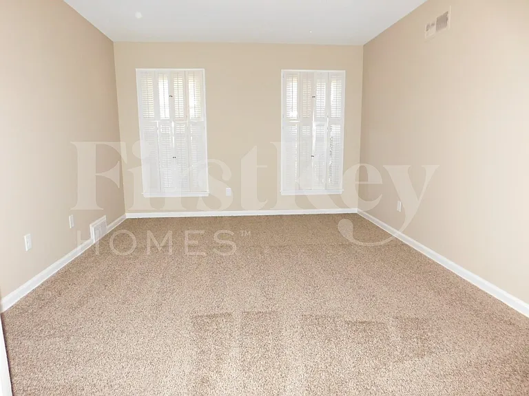 6135 Haddington Dr — Photo 15