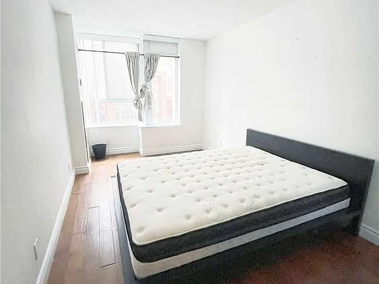 717 Bay St #404 — Photo 4