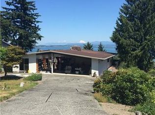 1333 Country Club Dr, Camano Island, WA 98282