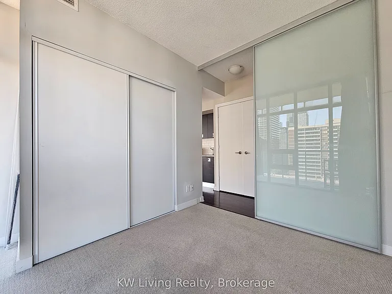 33 Charles St E #1305 — Photo 24