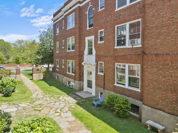 Dumont Apartments
