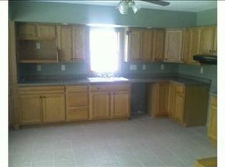 465 NW 4th St, Earlham, IA 50072