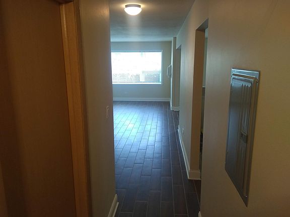 4th image of 1124 Arnold Ct #1
