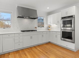 21 Pine St APT 7, Manchester, MA 01944